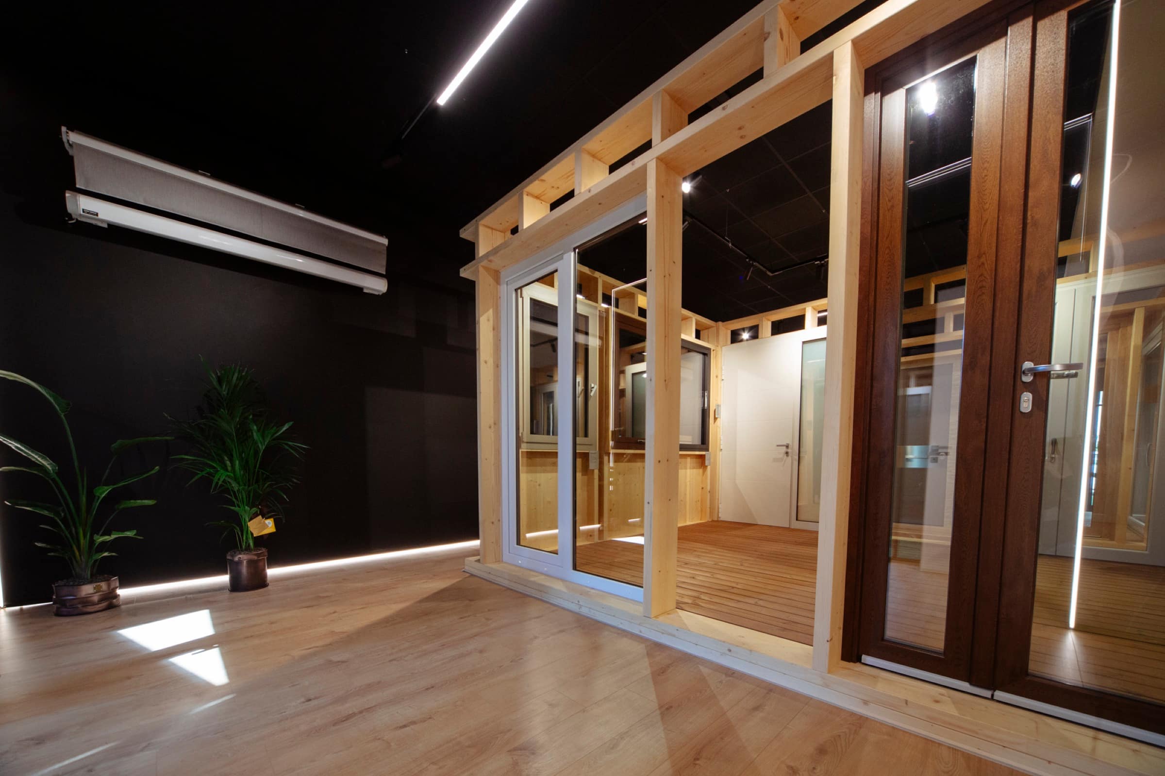 Serramenti in legno e PVC esposti nell'Atelier127